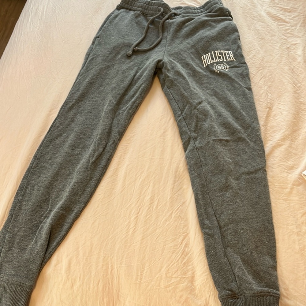 Hollister joggers